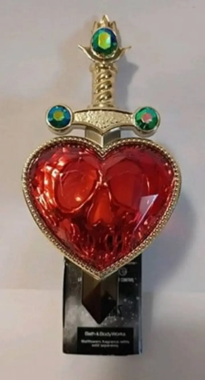 Disney Bath & Body Works Villains Evil Queen Pierced Heart Wallflower Plug In